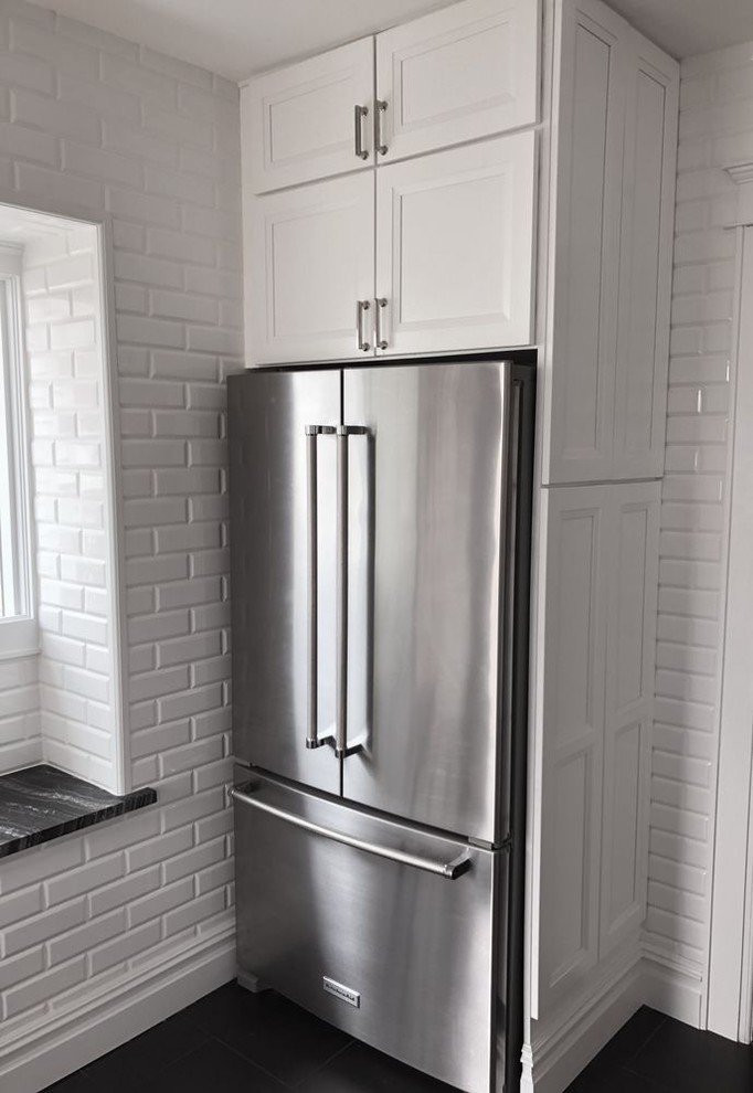 Transitional home design photo in New York