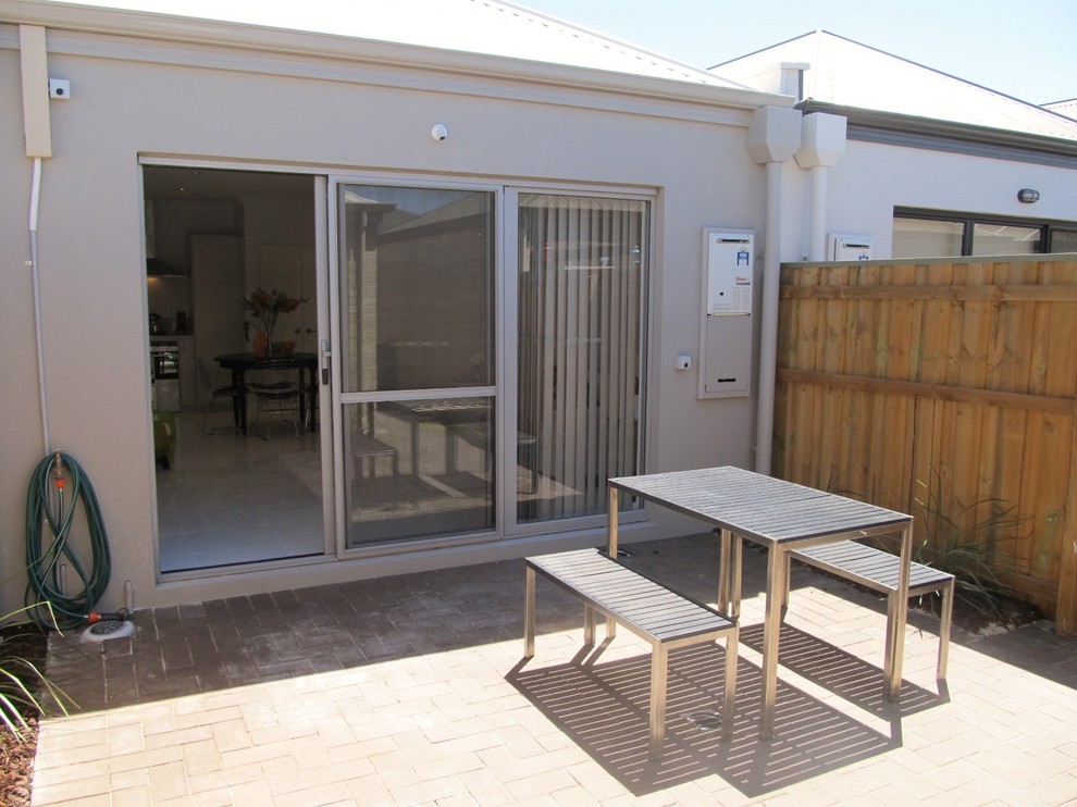 Design ideas for a contemporary exterior in Perth.