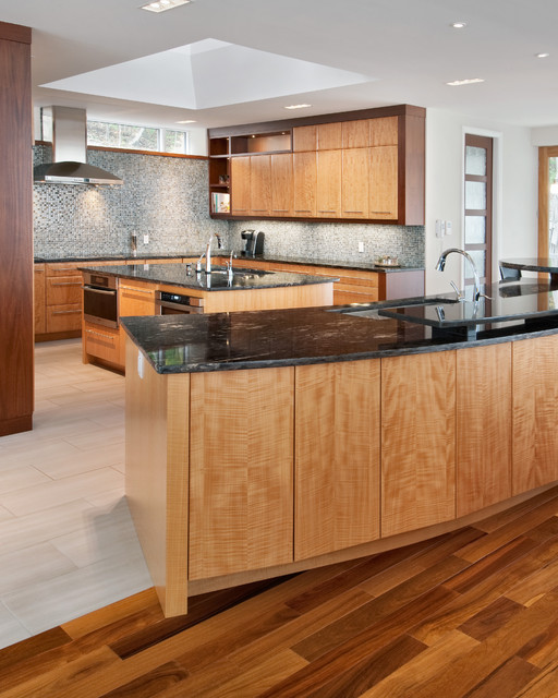 Hillside Home - Kitchen modern-kueche