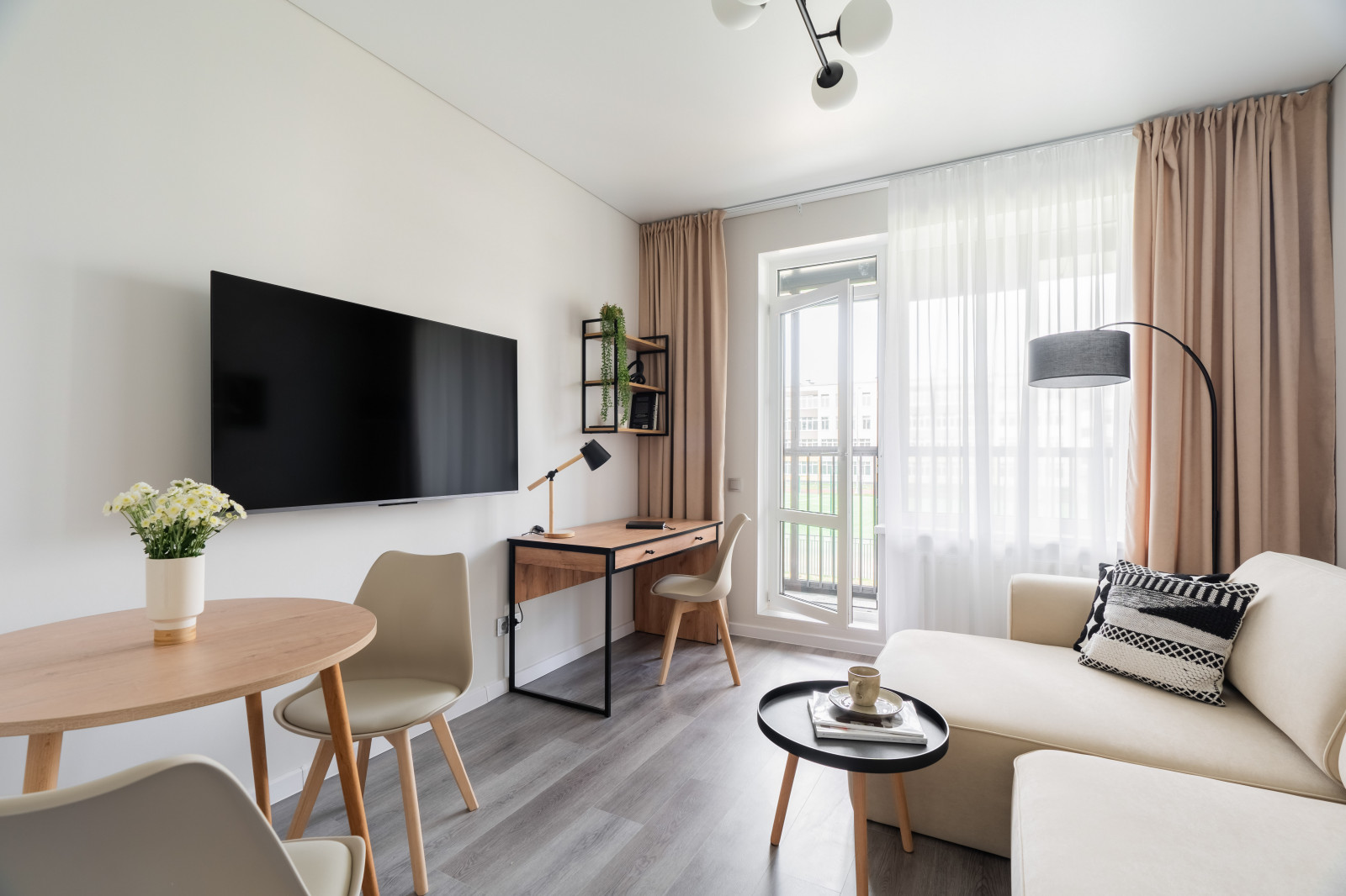 Парадный ансамбль, 2евро, 32м2