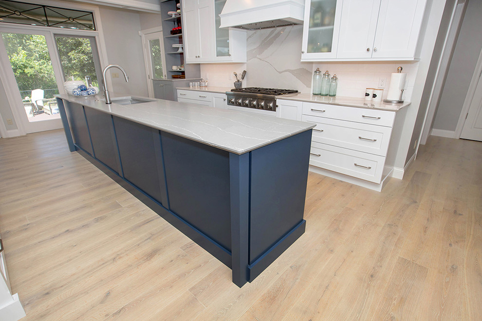 Kitchen - transitional kitchen idea in Cincinnati