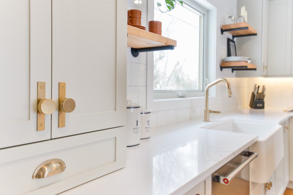 Kitchen - transitional kitchen idea