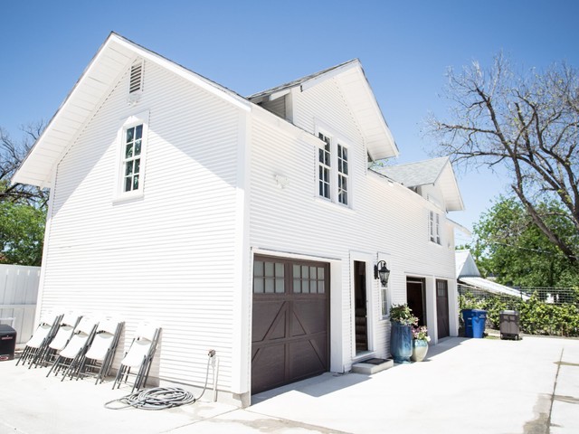 Historic French Colonial landstil-garage