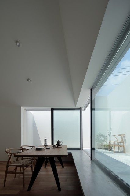 初台の家 moderno-salon