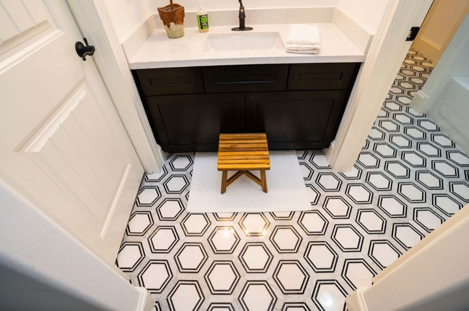 Home design - transitional home design idea in Houston
