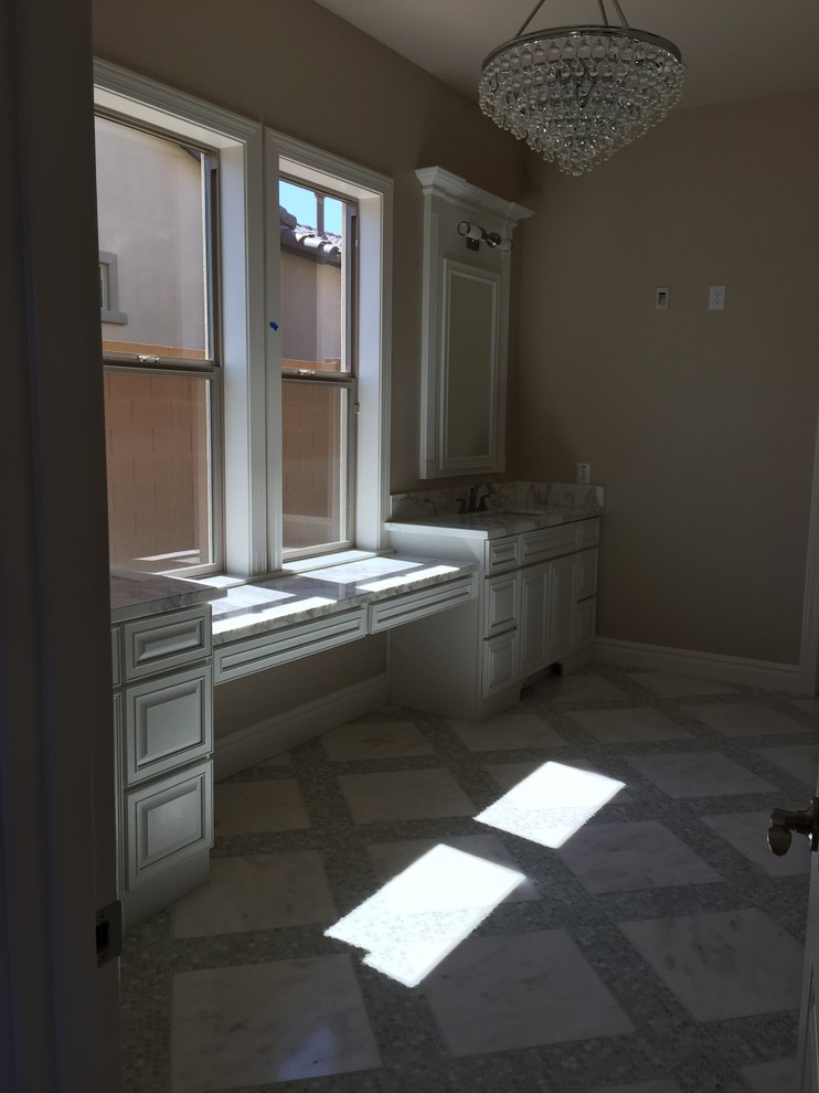 Home design - transitional home design idea in Phoenix