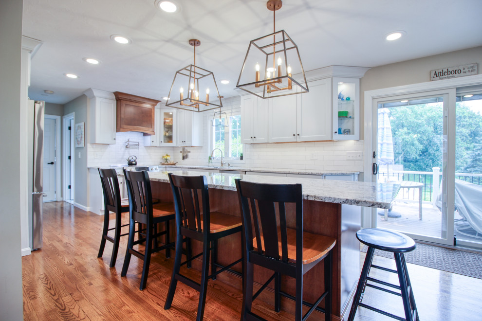 Example of a classic kitchen design in Providence