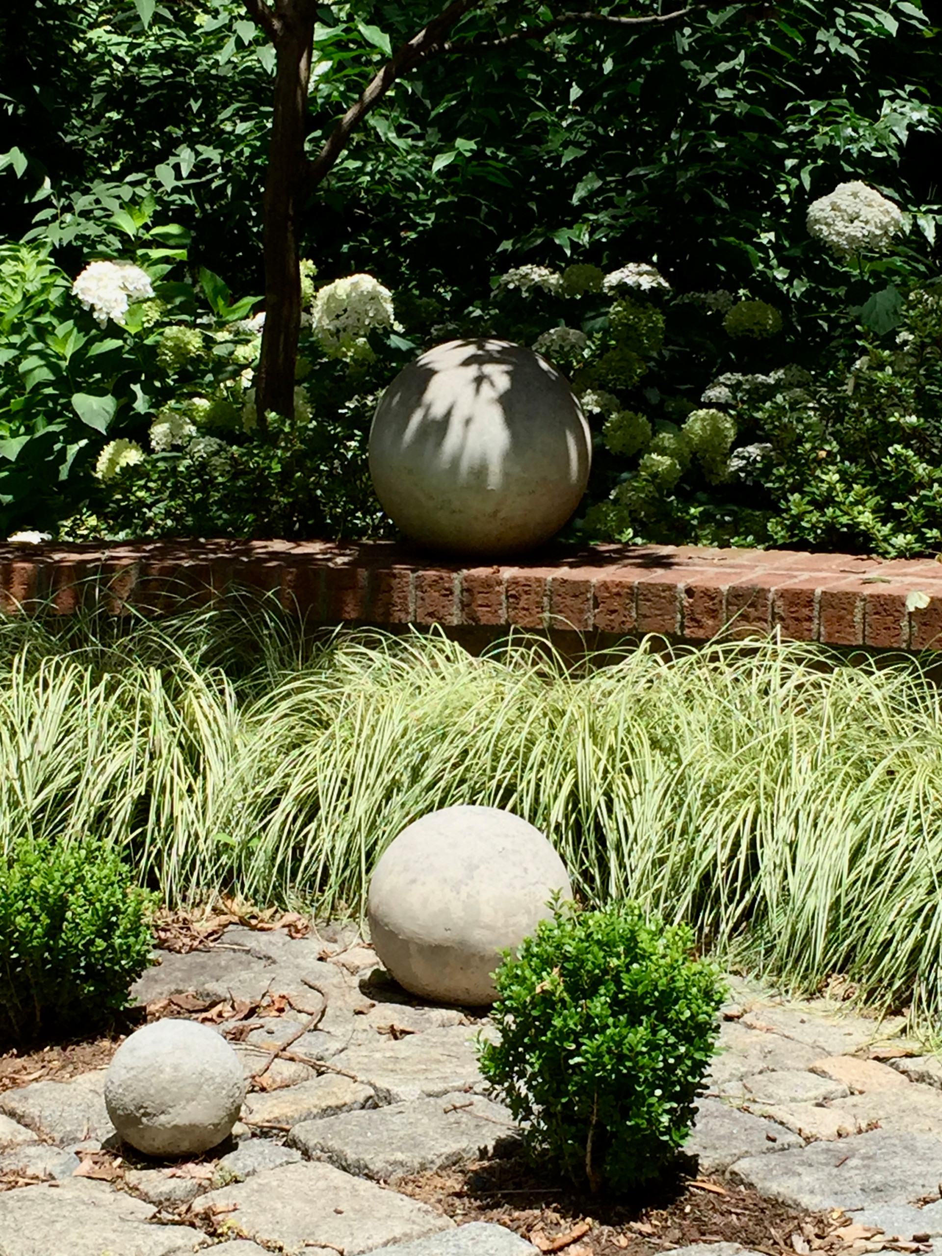 Contemporary Touch to the Traditional Garden.