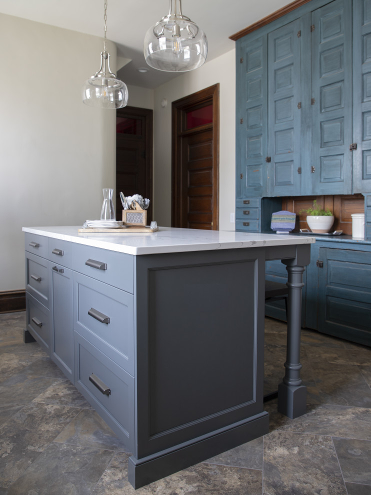 Kitchen - transitional l-shaped kitchen idea with an undermount sink, quartz countertops, white backsplash, stone slab backsplash, stainless steel appliances, an island and white countertops