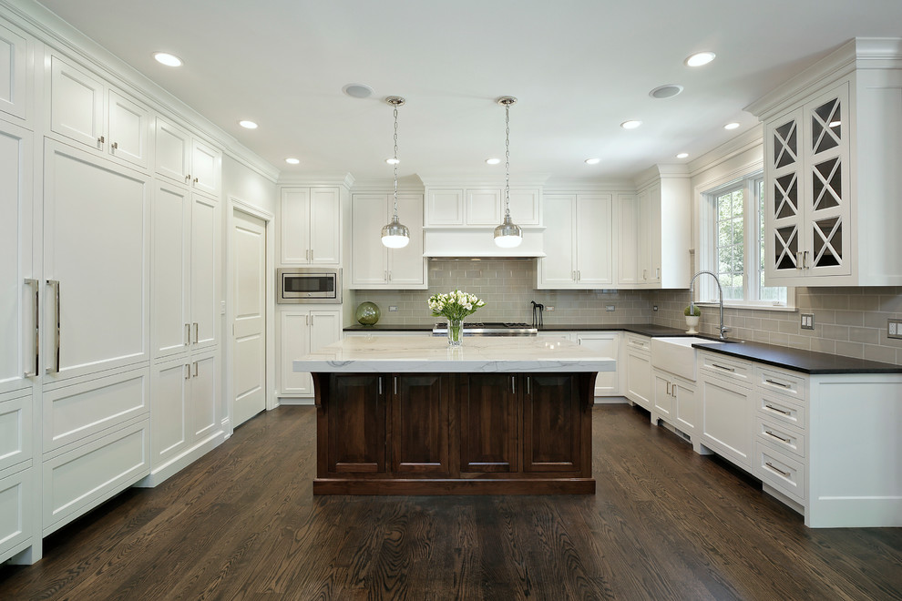 Kitchen - transitional kitchen idea in Chicago