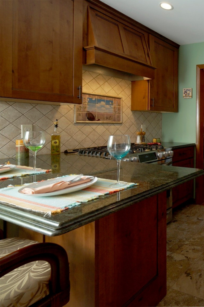 На фото: кухня среднего размера в стиле рустика с обеденным столом, коричневыми фасадами, гранитной столешницей и зеленой столешницей с