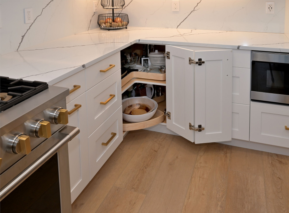 Kitchen - transitional kitchen idea in Seattle
