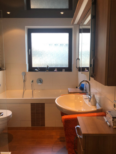 Das Badezimmer vorher contemporaneo
