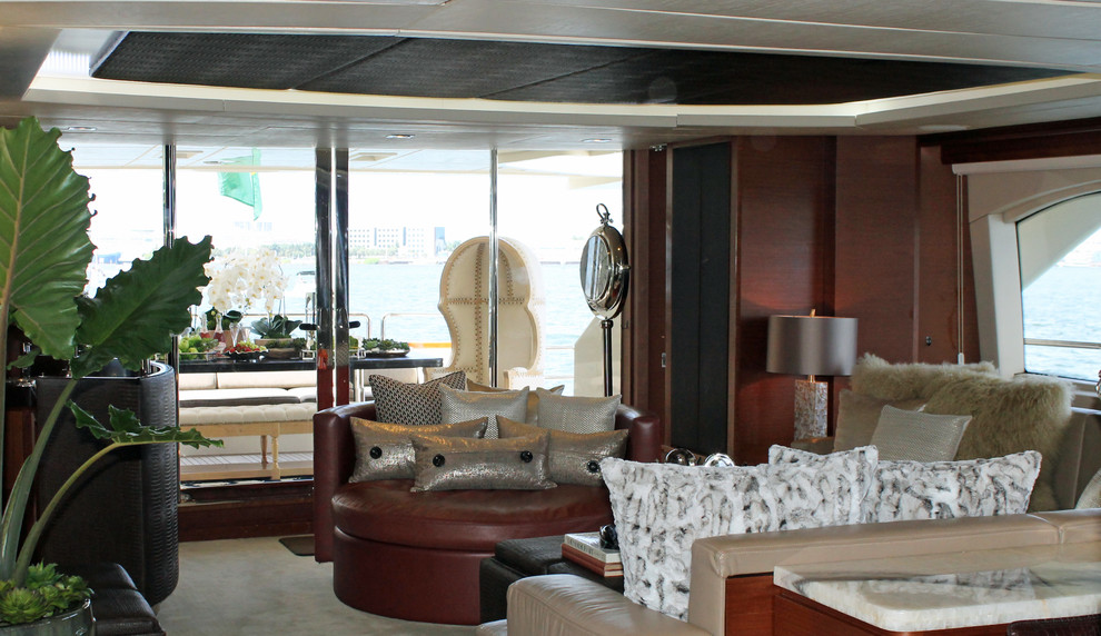 Transitional home design photo in Miami