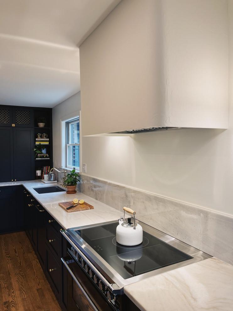 Kitchen - transitional kitchen idea