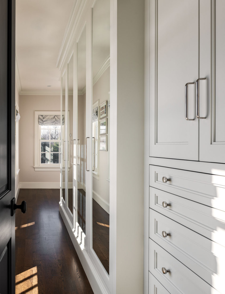 Inspiration for a transitional storage and wardrobe in New York.