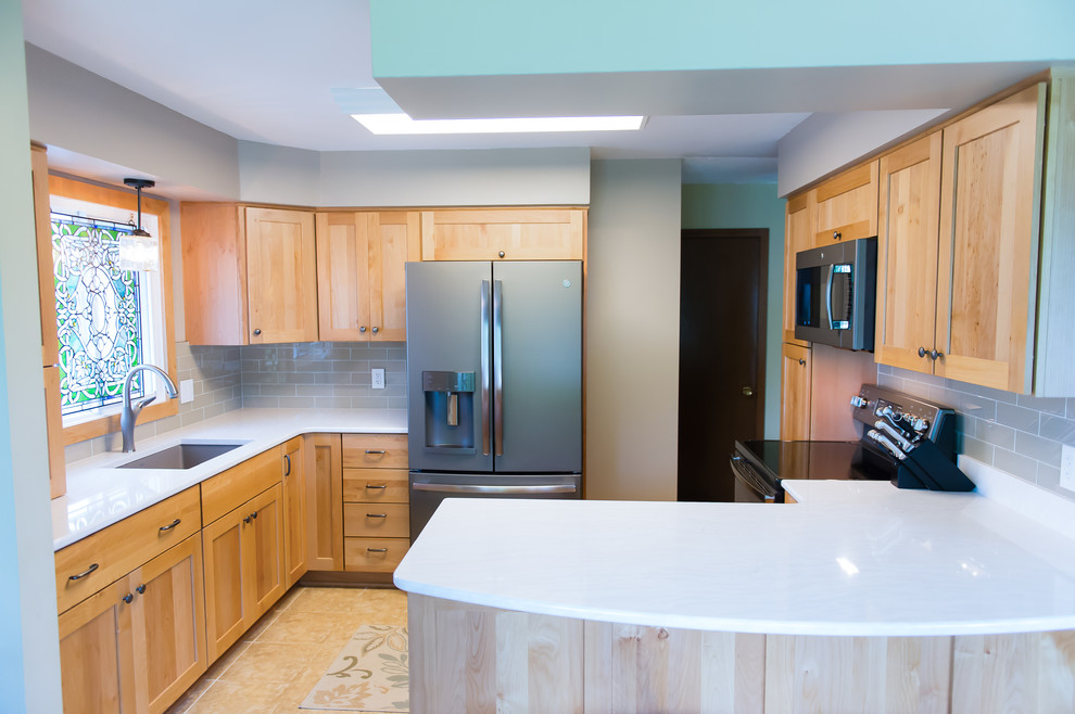 Mid-sized transitional kitchen photo