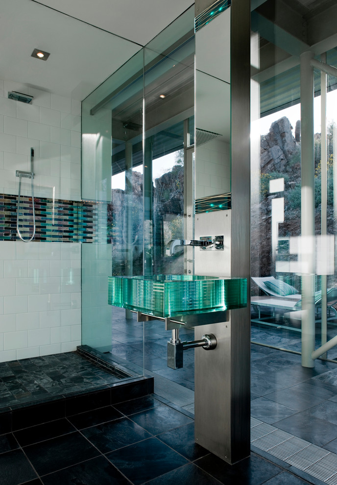 This is an example of a modern bathroom in Phoenix.