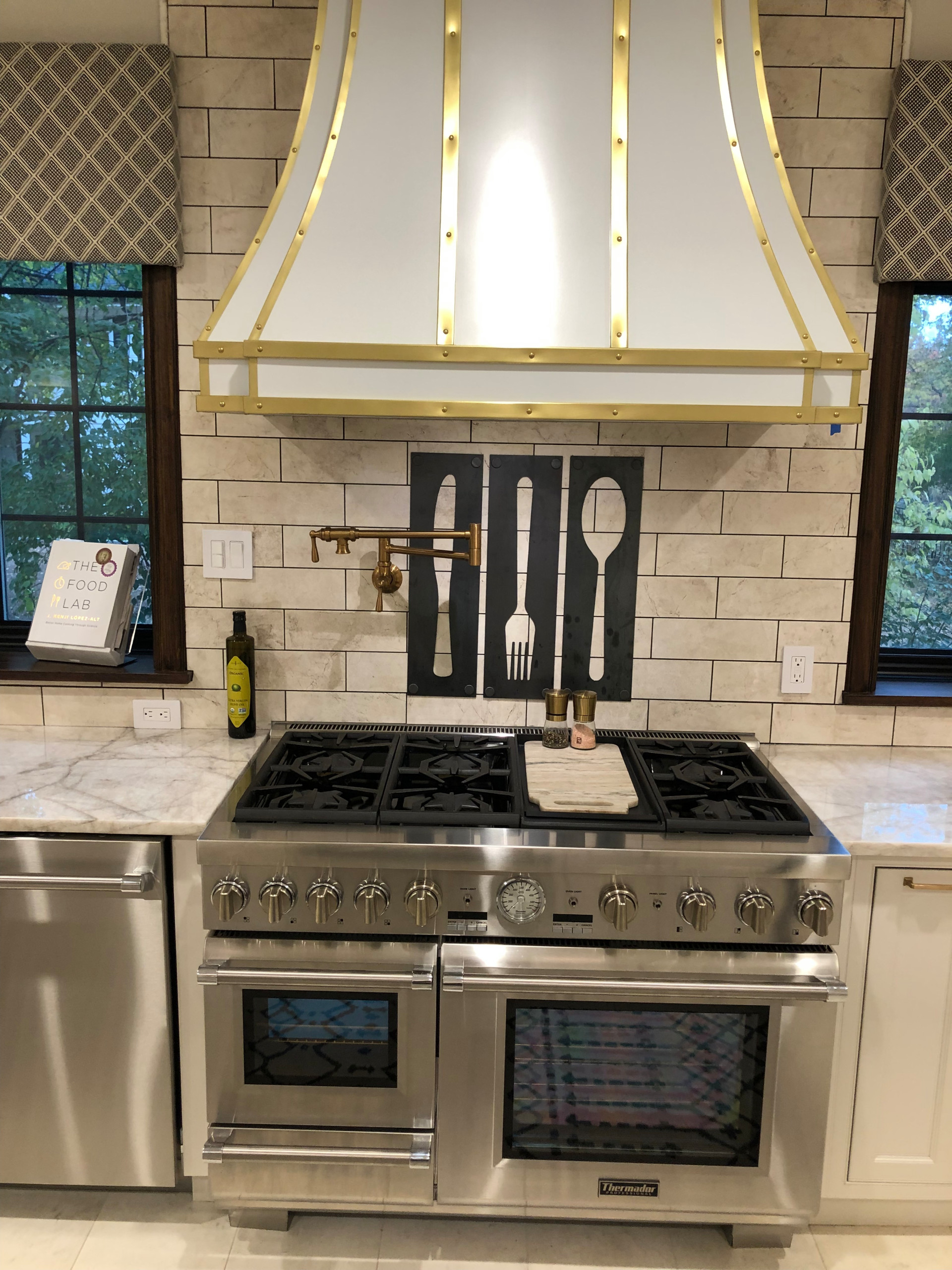 Example of a classic kitchen design in St Louis