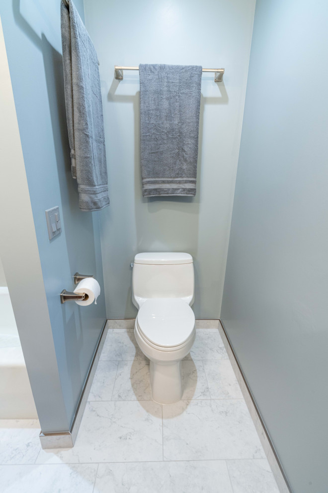 Calming Berkeley Hills Upstairs Bathroom