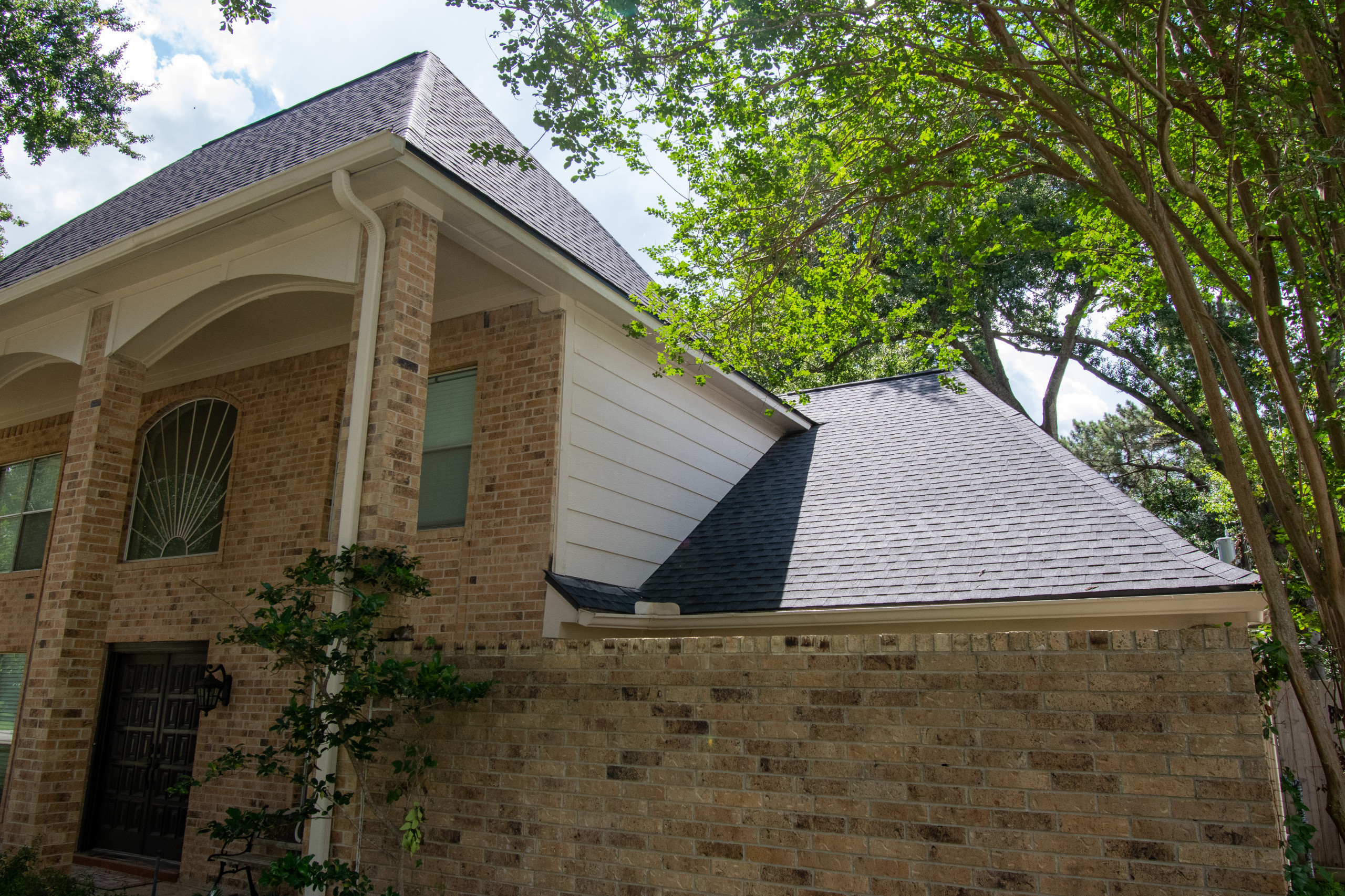 Full Roof Replacement & Exterior Restoration on a 1990s Spanish‑Tile Metal Roof
