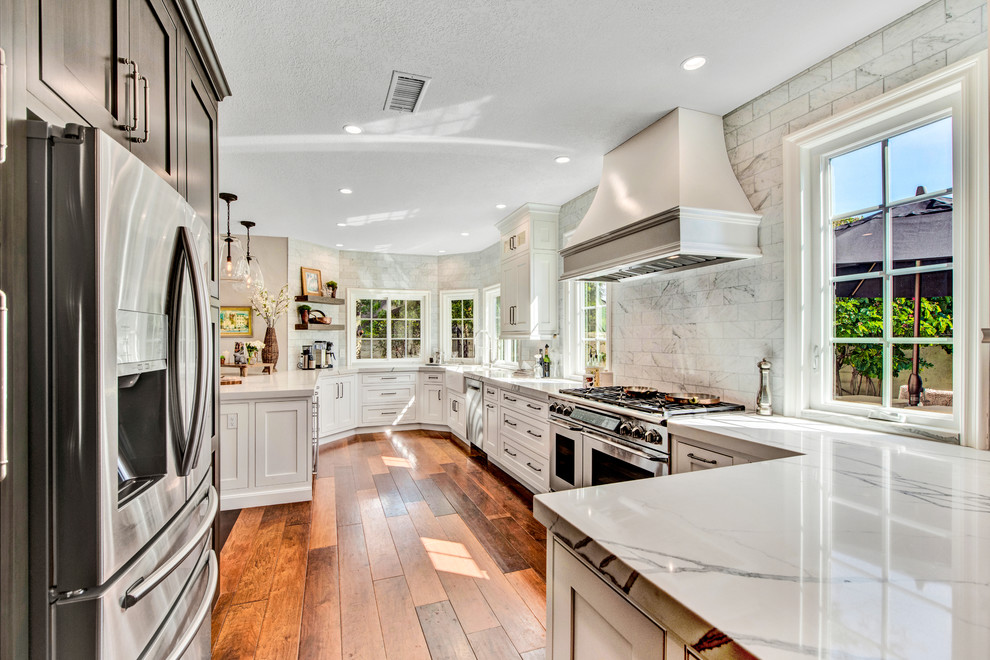 Transitional kitchen photo in Los Angeles