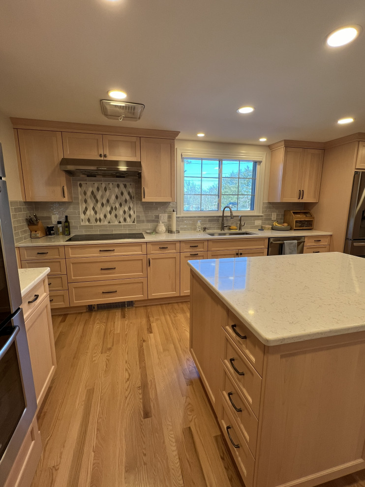 6612 - Bianco Breeze: Transforming with Quartz & Maple