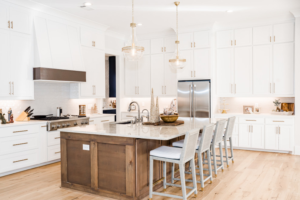 Kitchen - transitional kitchen idea in Jackson
