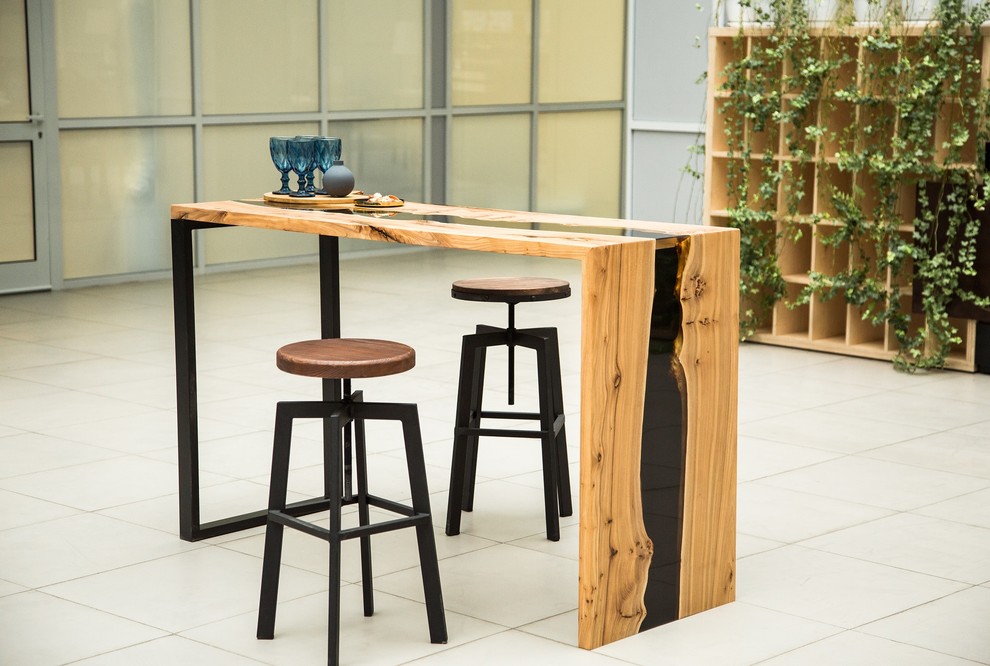 Барная стойка из Карагача с черной рекой