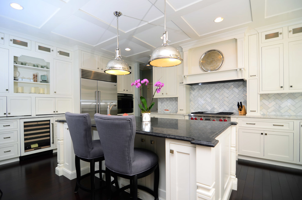 Example of a transitional kitchen design in DC Metro