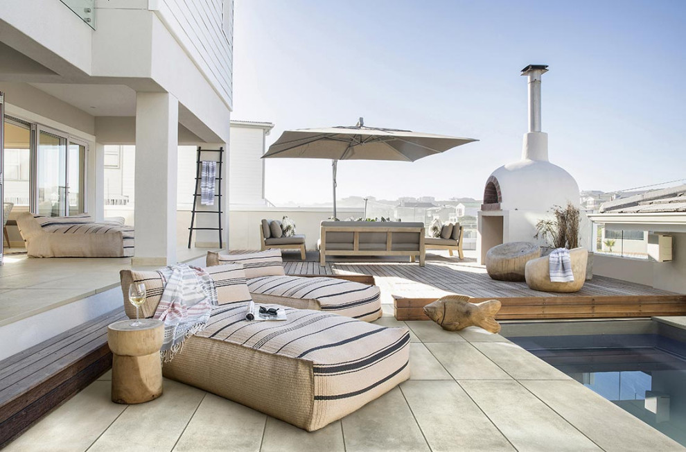 Idéer för stora minimalistiska terrasser, med brygga