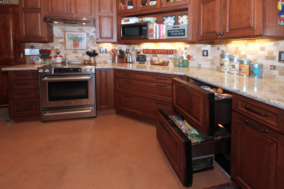 Example of a transitional kitchen design in Phoenix