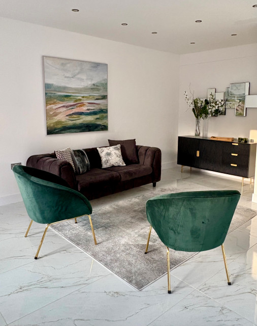 5-bed Detached House in Pinner contemporary-vardagsrum