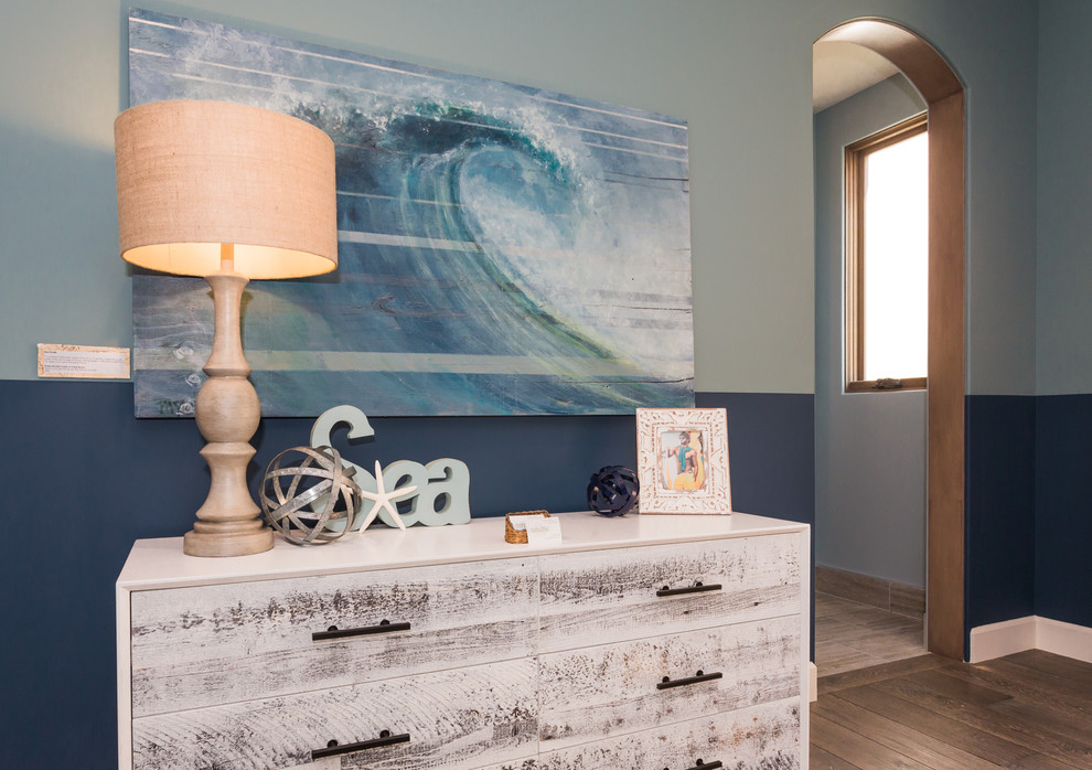Inspiration for a beach style kids' room in Los Angeles.