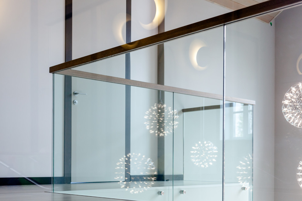 Стеклянные ограждения второго света