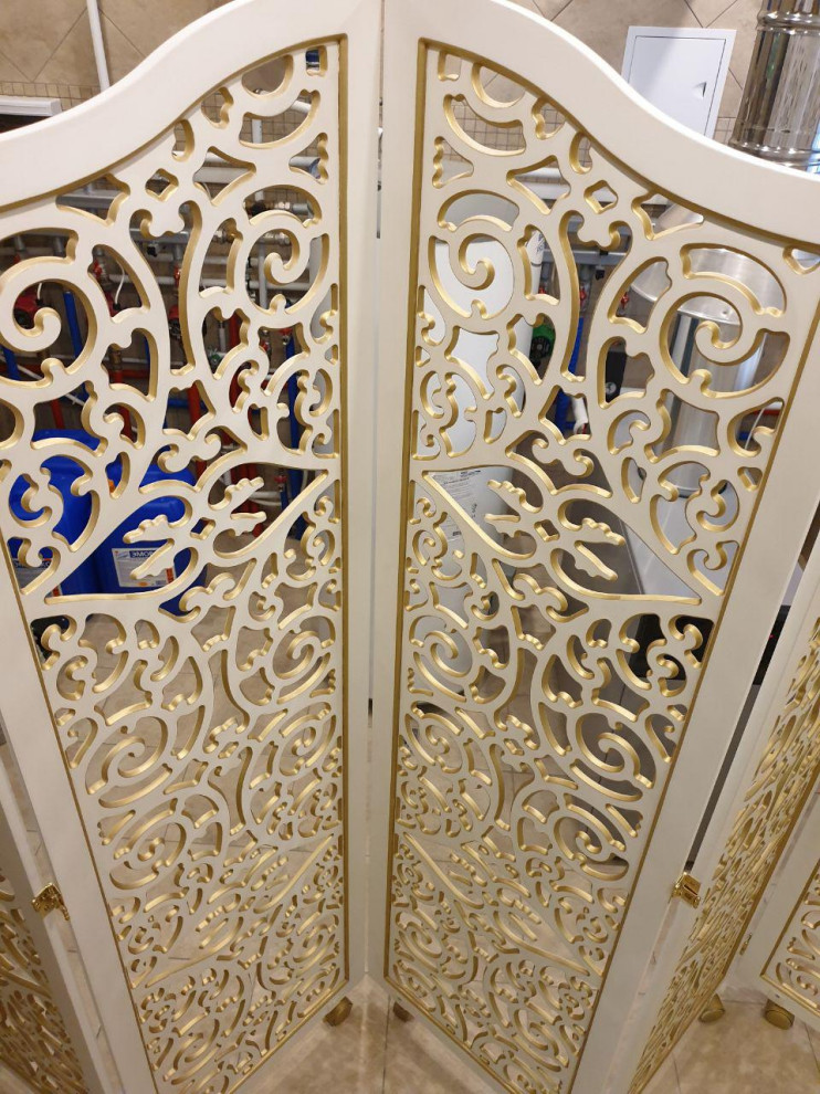 Ажурные ширмы и зеркало для частного дома