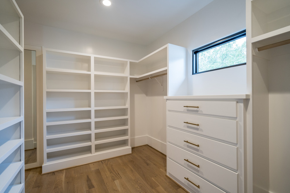 Design ideas for a transitional storage and wardrobe in Raleigh.