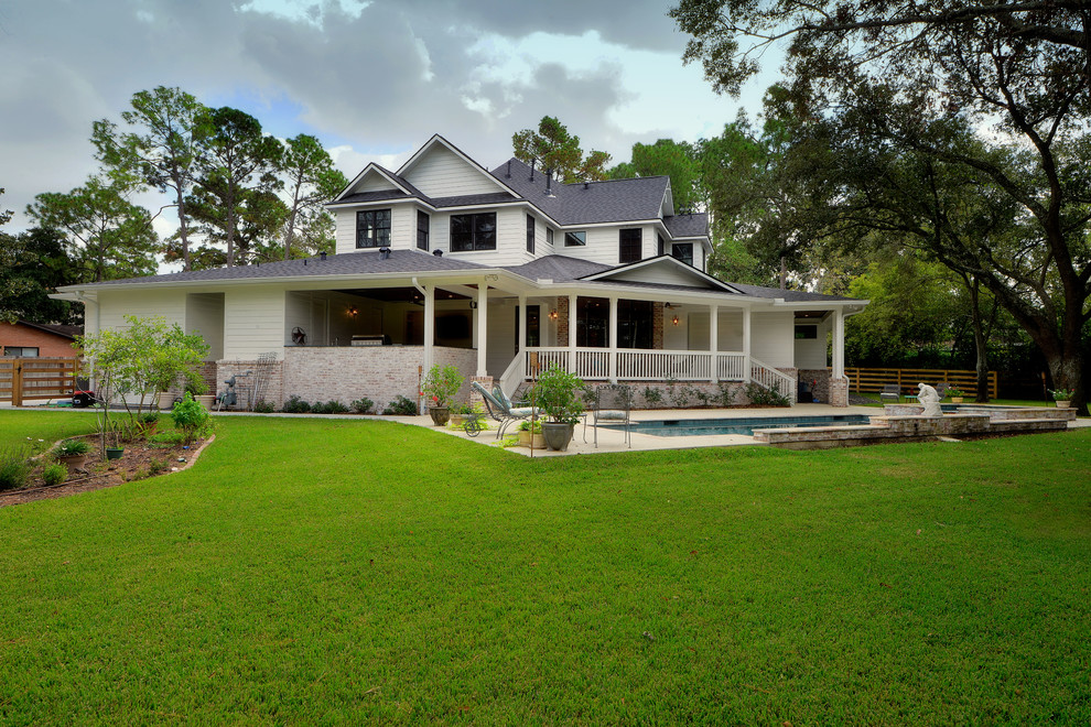 Inspiration for a transitional home design remodel in Houston