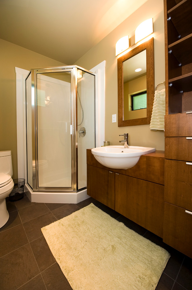 This is an example of a traditional bathroom in Ottawa.