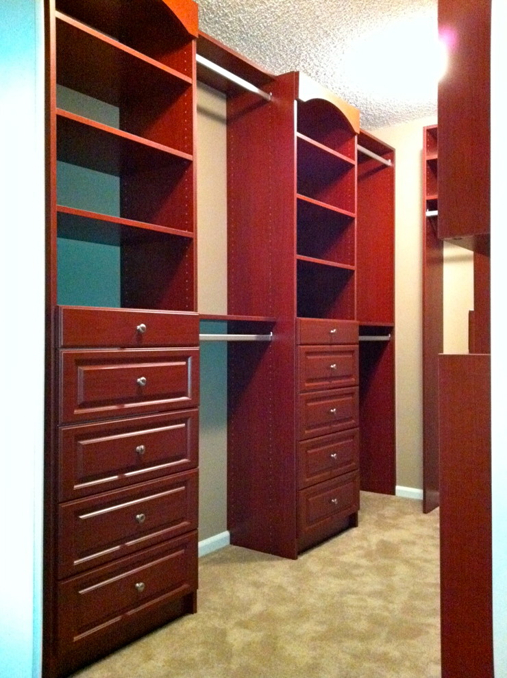 Design ideas for a traditional storage and wardrobe in New York.