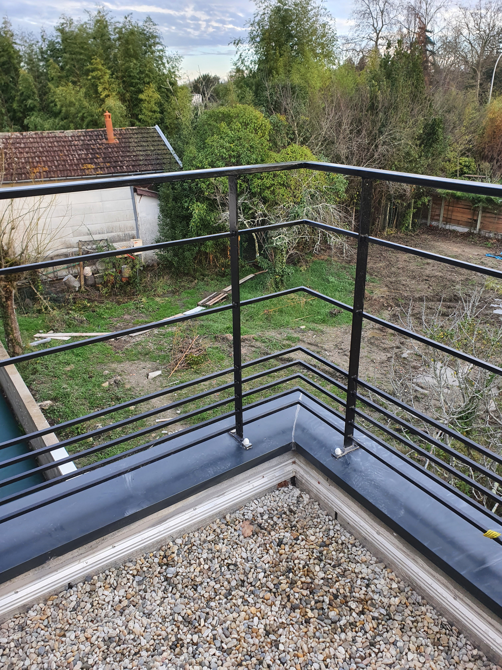 Installation d'un garde corps pour toit terrasse