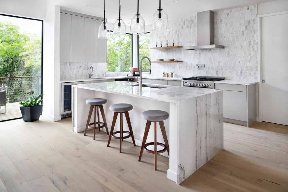 Kitchen - transitional kitchen idea in Austin