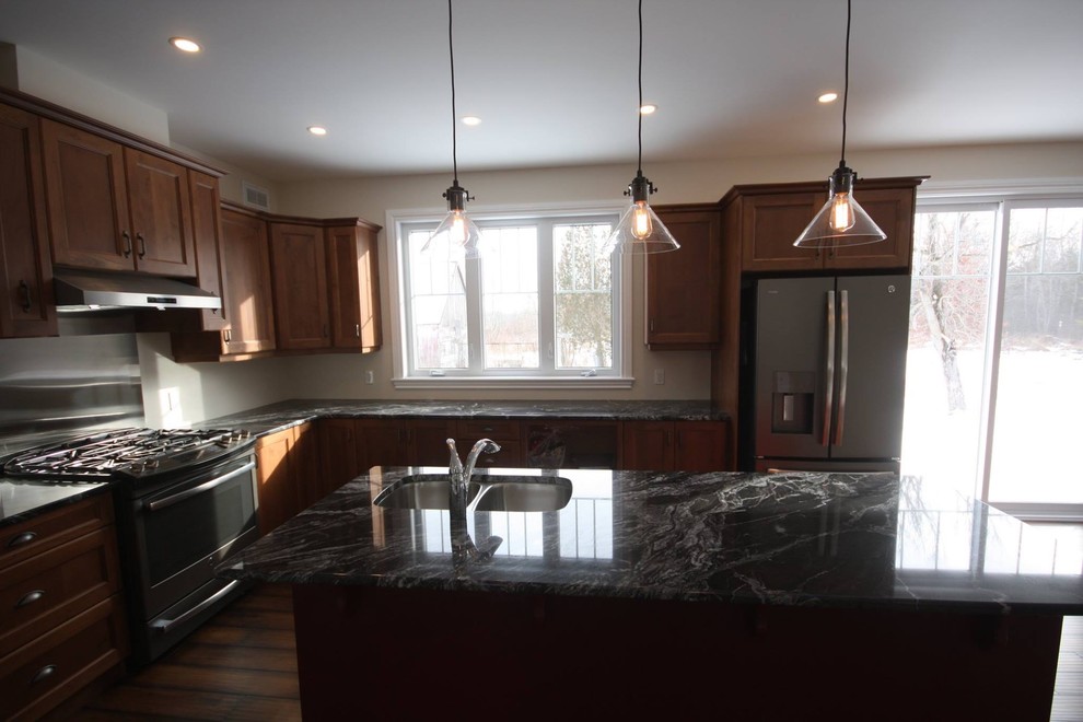 Example of a transitional kitchen design in Ottawa