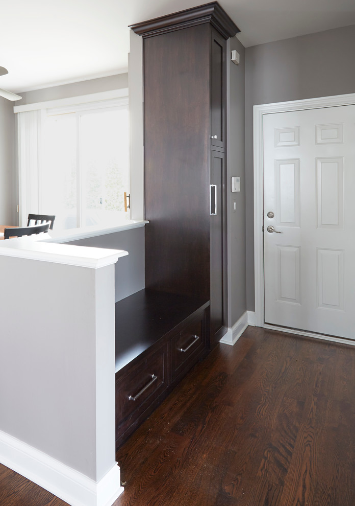 Entryway - transitional entryway idea in Chicago