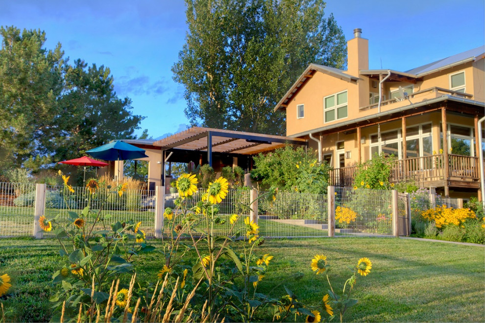 Home design - contemporary home design idea in Denver