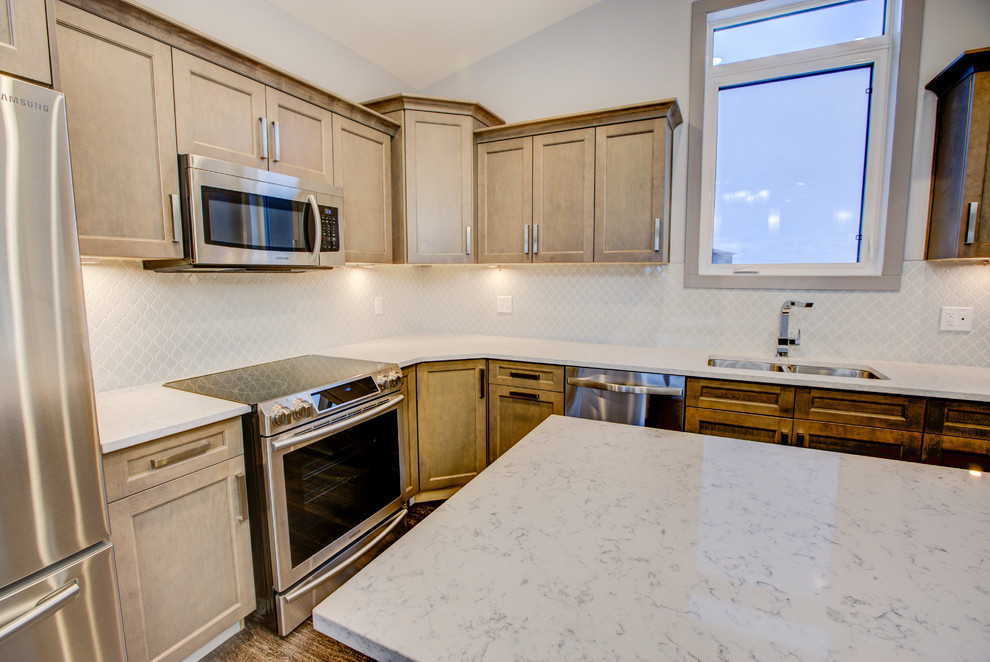 Kitchen - transitional kitchen idea