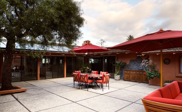 Courtyard mediterraneo-patio