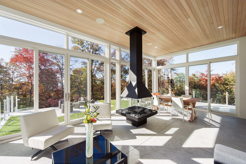 This is an example of a midcentury sunroom in Austin.
