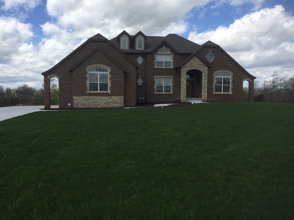 Home design - traditional home design idea in Detroit