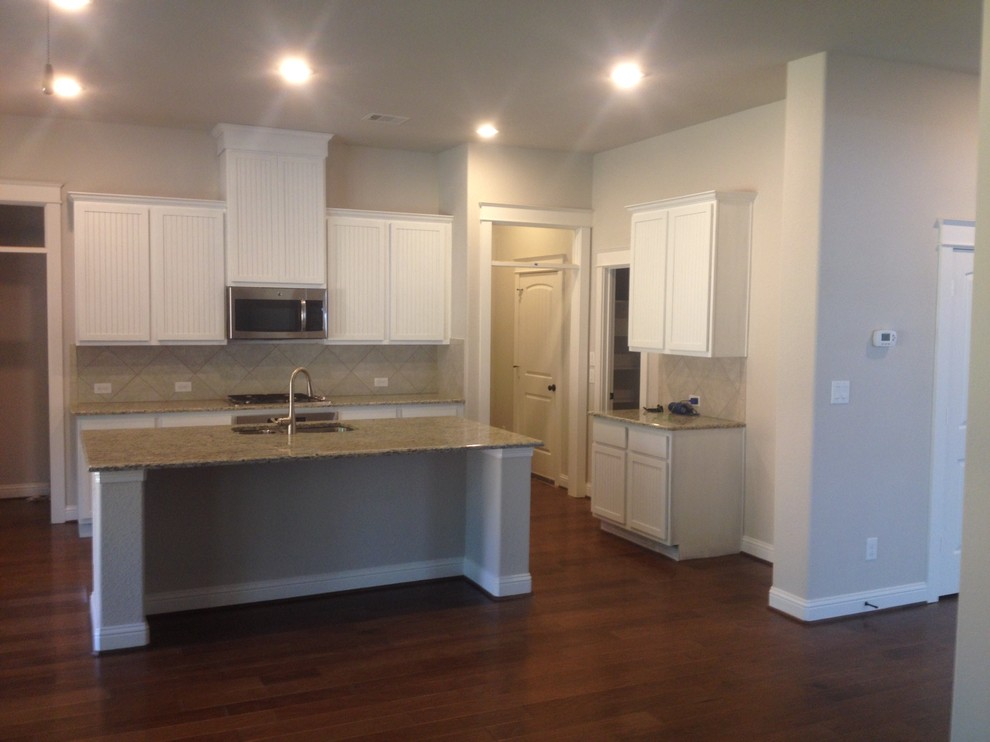 Inspiration for a transitional kitchen remodel in Houston